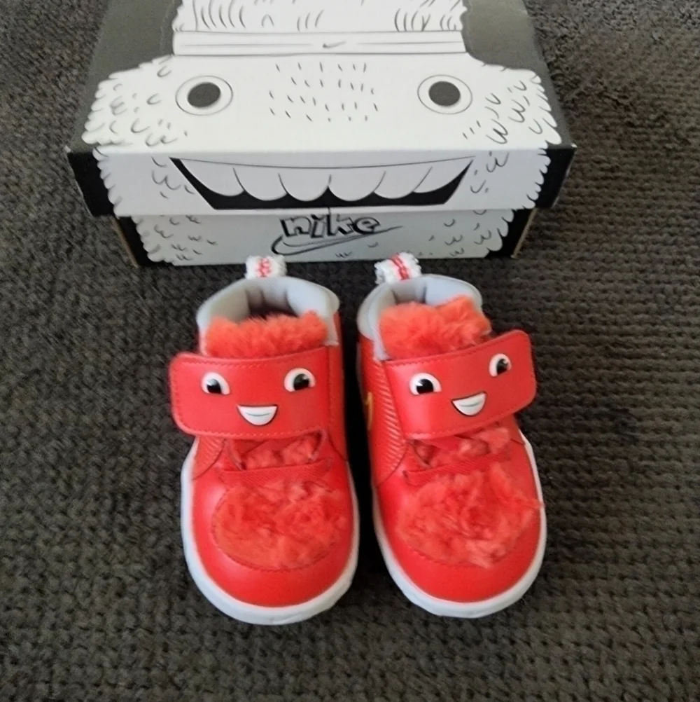 Baby Nike Team Hustle D 9 Chile red-Wolf gray shoes size 3c